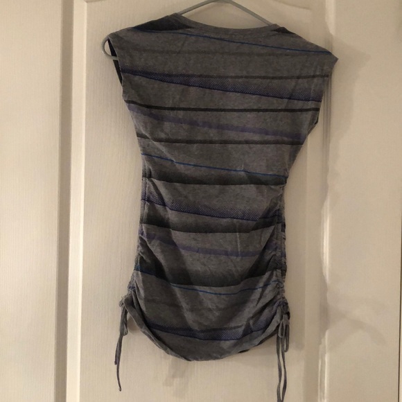 💥2/$25💥 Tshirt - Picture 3 of 3